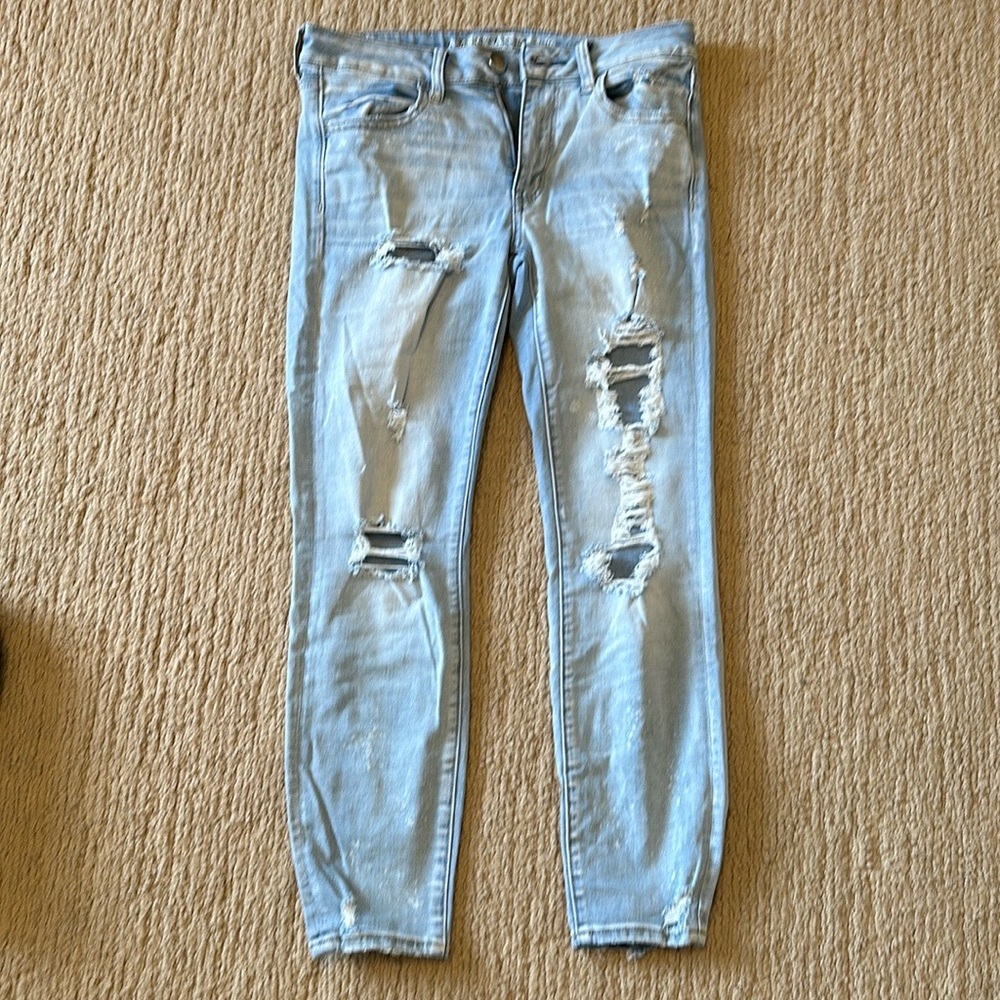 NWOT American Eagle Light Wash Distressed Ankle Jegging Size 8